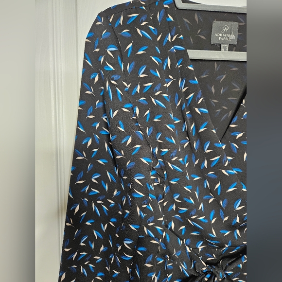 Adrianna Papel Chic Black and Blue Patterned Dress wrap style Size 8 - Picture 5 of 14